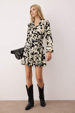 Siyah Cicekli Gode Detayl? K?sa / Mini Dokuma Gomlek Elbise TWOAW26EL00171