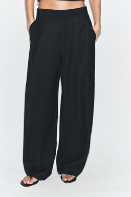Брюки Zara Pantalon Fluido Pliegues черные