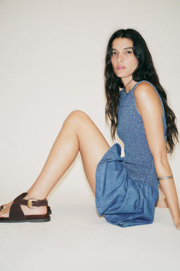 SPLIT SUEDE TOE POST BUCKLE SANDALS