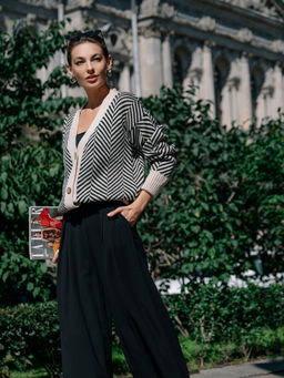 Кардиган бежевого цвета с геометрическим принтом на пуговицах - 1001dress фото 2