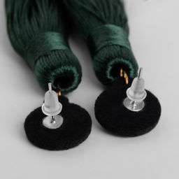 Серьги Кисти гармония, цвет изумрудный, L кисти 8.5 см