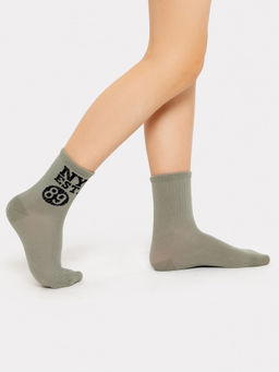 Цена за 5 пар! Носки детские зеленые с рисунком в виде надписи