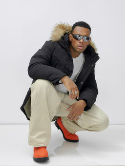 Парка зимняя с мехом черного цвета до - 30