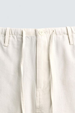 BERMUDA REGULAR FIT MEZCLA ALGOD?N / Blanco roto