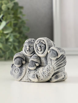 Сувенир "Два рыбака с большой рыбиной" 5,8 см