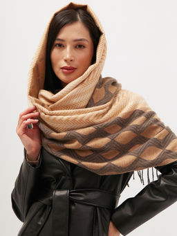 в составе шерсть Большой, мягкий, теплый двусторонний палантин с принтом.