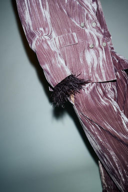 DOUBLE-BREASTED VELVET FEATHER BLAZER - Zara фото 2