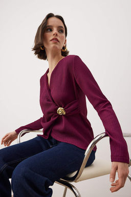 Bordo Aksesuar Detayl? Fitted/Vucuda Oturan Kruvaze Dokulu Orme Bluz TWOAW26BZ00310 - Trendyolmilla фото 2