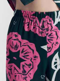 Комплект женский (жакет, брюки) зеленый с цветами - Mark formelle фото 8