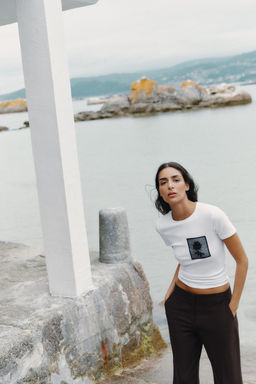 T-SHIRT WITH FLOWER POCKET - Zara фото 3
