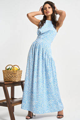 Платье облегающее бело-голубое