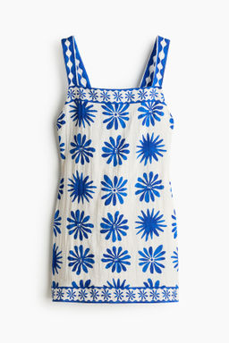 Vestido de tirantes con espalda descubierta
