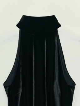 Платье из бархата с воротником халтер / Zarina