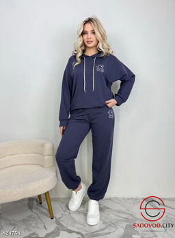 Спортивный женский костюм