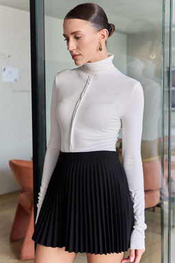 Водолазка облегающая с необработанными швами