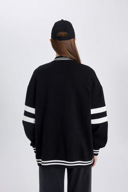 Мягкий пушистый кардиган-бомбер с вышитым воротником колледжа внутри - Defacto фото 10