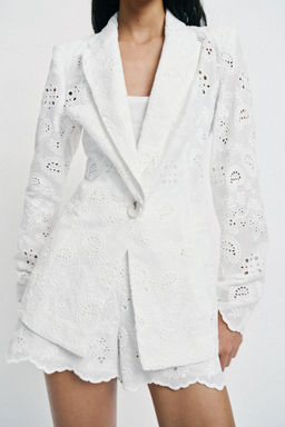 BLAZER ENTALLADA HOMBRERAS BORDADOS PERFORADOS / Blanco - Zara фото 2