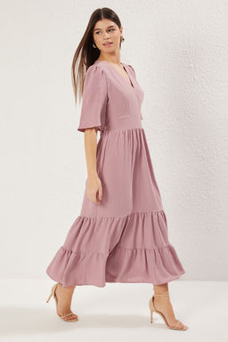 Pembe Etegi Belden Ac?lan V Yaka Kusakl? Midi Aerobin Dokuma Elbise TWOSS23EL02164