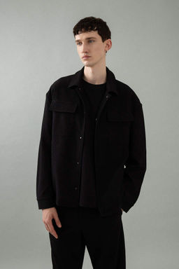 Плиссированная куртка с рубашечным воротником и расслабленным кроем