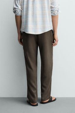 PANTAL?N FLUIDO RELAXED FIT / Marr?n / Topo