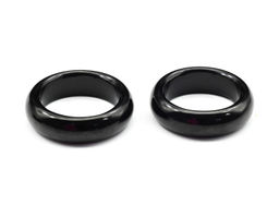 Кольцо цельное из агата черного Радуга камня