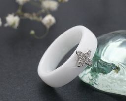 Кольцо с керамикой