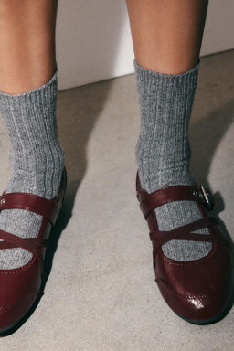 PATENT EFFECT BALLERINA SHOES WITH BUCKLES - Zara фото 9