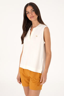 Kad_n Krem Kolsuz V Yaka Ti__rt Sepette S_rpriz _ndirim