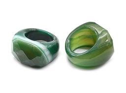 Крупный перстень из Агата цвет зеленый