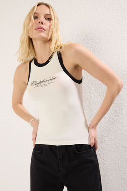 Beyaz*001 Bask?l? Halter Yaka Kontrast Biye Detayl? Fitilli Esnek Orme Atlet TWOSS24AL00027