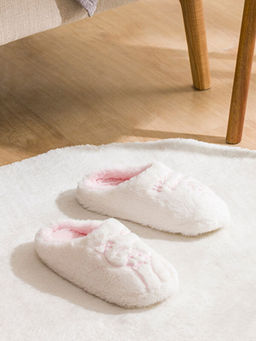 Kedi Nak??l? Kad?n Ev Terli?i