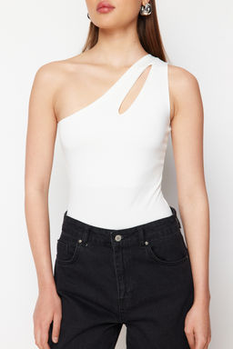 Beyaz Asimetrik Yaka Cut Out Detayl? Alttan C?tc?l? Orme Body TWOSS23BD00014