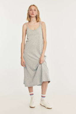 Vestido de punto con tirantes girados