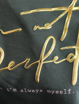 VILATTE / Футболка из премиального хлопка с авторским принтом фольгой  фото 2