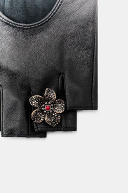 SHORT LEATHER FINGERLESS GLOVES WITH BROOCHES - Zara фото 3