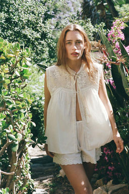 LIMITED EDITION LACE EMBROIDERED TOP - Zara фото 3