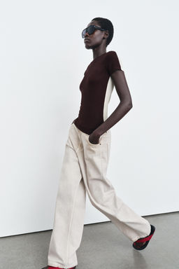 SHORT SLEEVE CONTRAST T-SHIRT - Zara фото 11