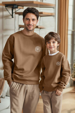 Koyu Kahverengi Erkek Cocuk Bask?l? Baba-Ogul Orme Sweatshirt TKDAW25SW00055