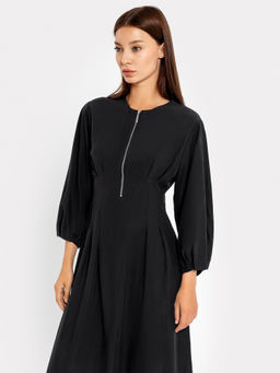 Платье женское из вискозы в черном оттенке черный 152597