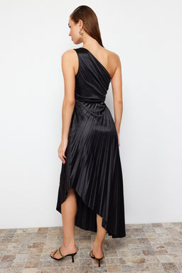 TRENDYOLMILLA Ac?k Yesil Asimetrik Pilise Detayl? Orme Saten S?k Abiye Elbise TPRSS23EL00557