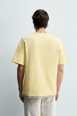 CAMISETA ACABADOS DOBLES CONTRASTE / Amarillo claro