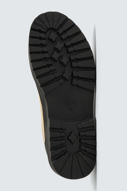 CONTRAST LEATHER SHOES