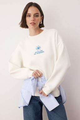 Teen Ekru Kal?n Ici Polarl? Cicek Nak?sl? Bisiklet Yaka Oversize Orme Sweatshirt TWOAW26SW00154