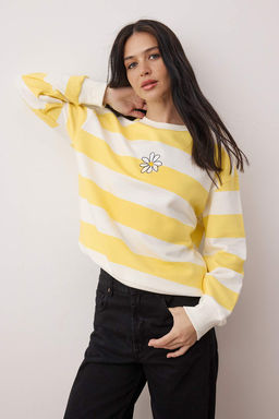 Sar? Bask?l? Nak?sl? Regular/Normal Kesim Orme Sweatshirt TWOAW26SW00230 - Trendyolmilla фото 2