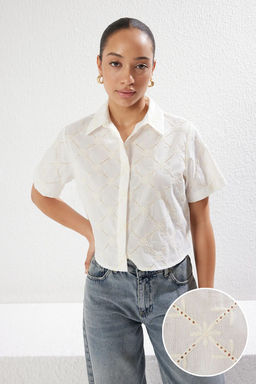 TRENDYOLMILLA Beyaz Brode Kumas K?sa Kol Regular Normal Kal?p Dokuma Crop Gomlek TWOSS25GO00082 фото 2