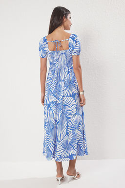 Mavi Cicekli Etegi Belden Ac?lan Baglama Detayl? Maxi Dokuma Elbise TWOSS25EL00657 - Trendyolmilla фото 4