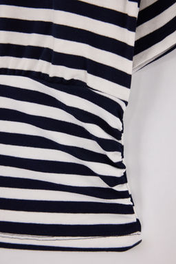 Lacivert Cizgili Regular/Normal Kal?p Asimetrik Yaka Yumusak Orme Bluz TWOSS26BZ00097