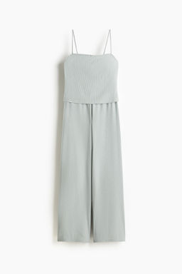 Pijama de canal? con ribetes de picot