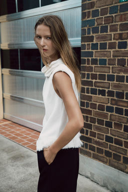 TOP WITH SHOULDER PADS AND FRINGING - Zara фото 10