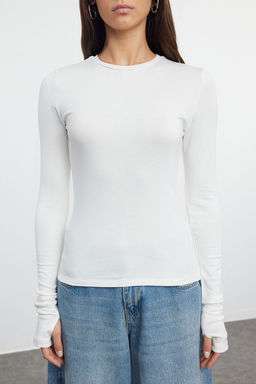 Ekru Viskon/Yumusak Kumasl? Parmak Gecme Detayl? Esnek Orme Bluz TWOAW25BZ00014